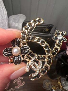 Elegant Black and Gold Flower Brooch with Pearl Accent - Designer Style